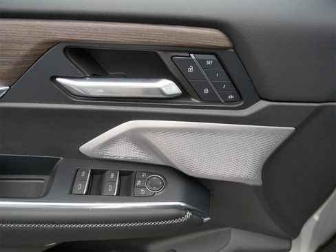 Used 2024 GMC Acadia Denali w/ Super Cruise Package image 17