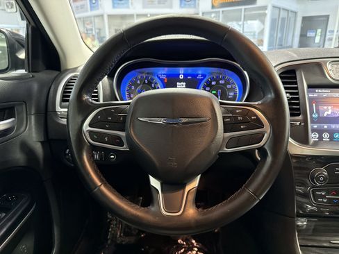 Used 2019 Chrysler 300 Touring w/ Sport Appearance Package RWD image 17