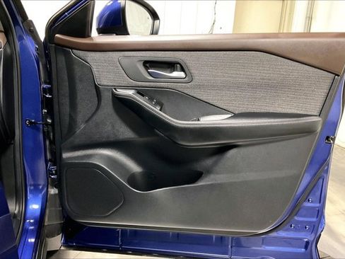 Used 2023 Nissan Rogue SV image 24