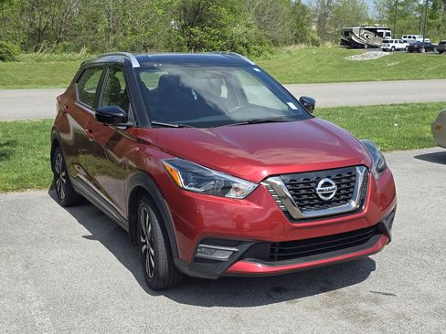 Used 2019 Nissan Kicks SR image 1