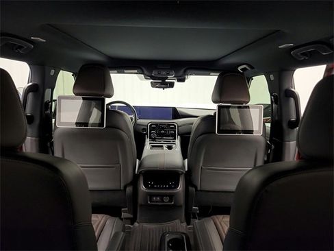 Used 2025 Nissan Armada Platinum image 36