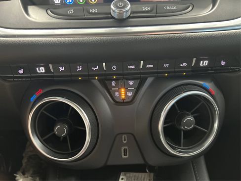 Used 2019 Chevrolet Blazer LT FWD image 26