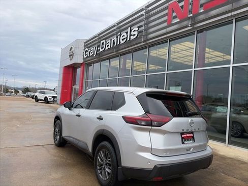 Used 2025 Nissan Rogue S image 2