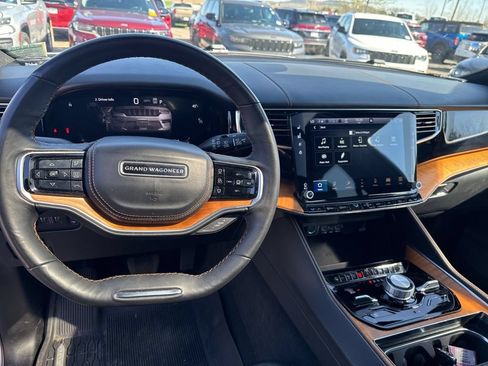 Used 2024 Jeep Grand Wagoneer L Series III AWD/4WD image 12