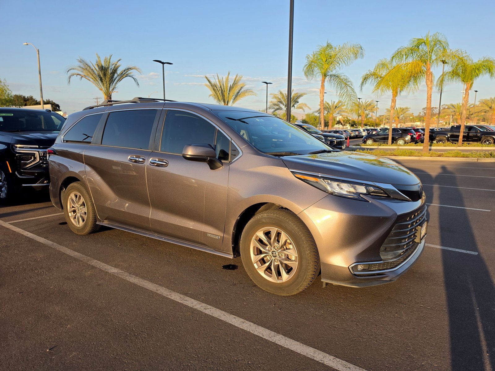 Used 2021 Toyota Sienna XLE w/ XLE Plus Package FWD image 9