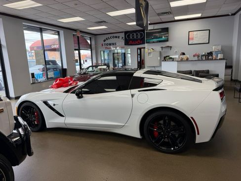 Used 2016 Chevrolet Corvette Stingray Coupe RWD image 18