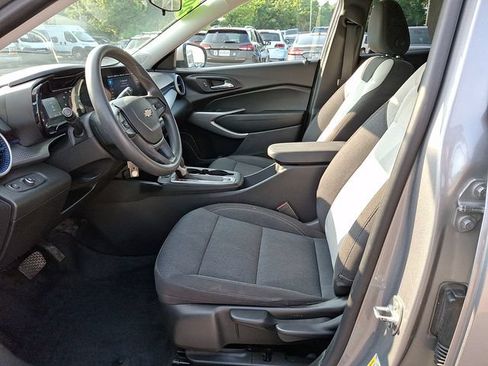 Used 2024 Chevrolet Trax LS w/ LS Convenience Package FWD image 13