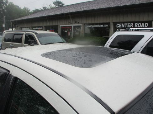 Used 2010 Ford Focus SEL image 4