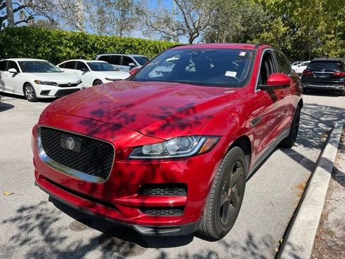 Used 2019 Jaguar F-PACE Premium image 2
