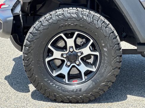 Used 2022 Jeep Wrangler Unlimited Rubicon w/ LED Lighting Group AWD/4WD image 26