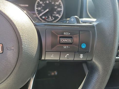 Used 2023 Nissan Rogue SV image 15