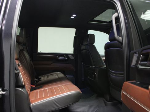Used 2024 GMC Sierra 3500 Denali Ultimate AWD/4WD image 15