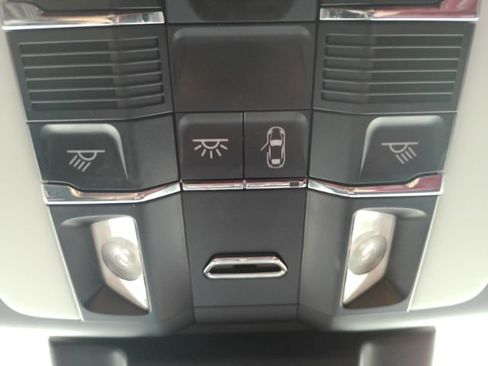 Used 2023 Porsche Macan Turbo AWD/4WD image 52