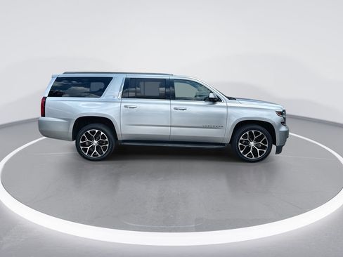 Used 2018 Chevrolet Suburban LT RWD image 9