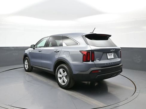 Used 2022 Kia Sorento LX image 8