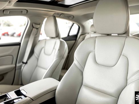 Used 2023 Volvo S60 T8 Plus image 18