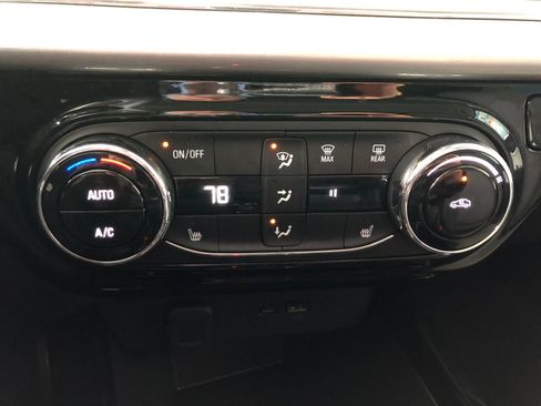 Used 2025 Chevrolet Trax LT w/ Driver Confidence Package FWD image 23