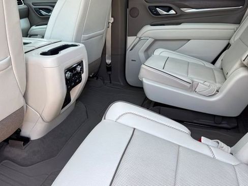 Used 2021 GMC Yukon Denali w/ Denali Ultimate Package AWD/4WD image 14