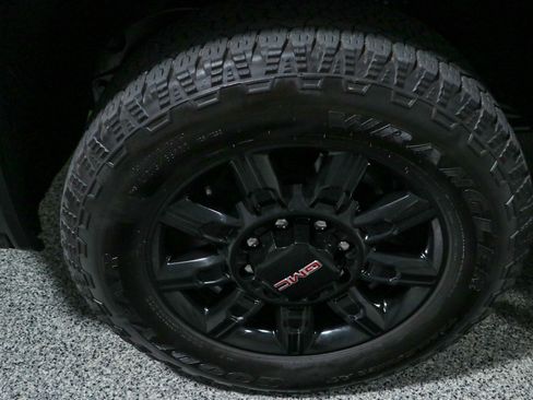 Used 2024 GMC Sierra 2500 AT4 AWD/4WD image 11