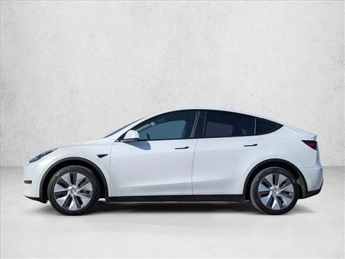 Used 2021 Tesla Model Y Long Range image 9