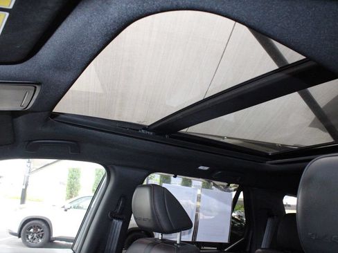 Used 2025 Honda Pilot Black Edition image 5