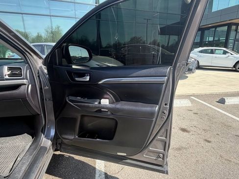 Used 2017 Toyota Highlander SE image 13