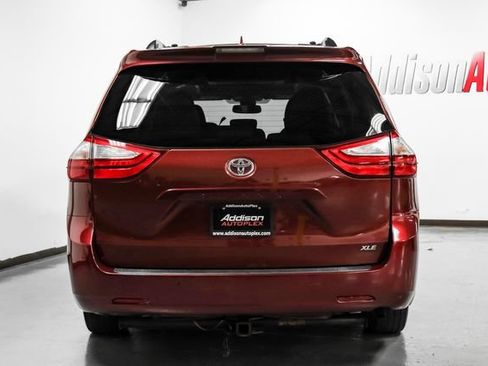 Used 2019 Toyota Sienna XLE Premium FWD image 11