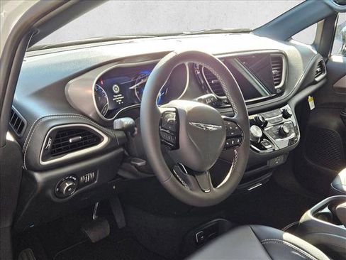 New 2026 Chrysler Pacifica Select w/ S Appearance Package FWD image 3