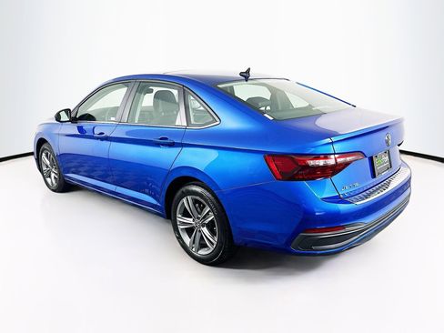 Used 2024 Volkswagen Jetta SE w/ Panoramic Sunroof Package image 5