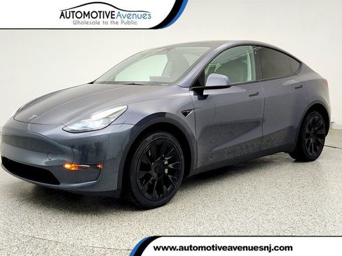Used 2023 Tesla Model Y Long Range AWD/4WD image 1