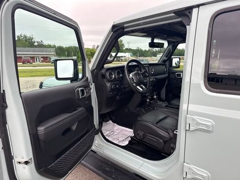 Used 2023 Jeep Wrangler Unlimited Sahara w/ Cold Weather Group AWD/4WD image 10