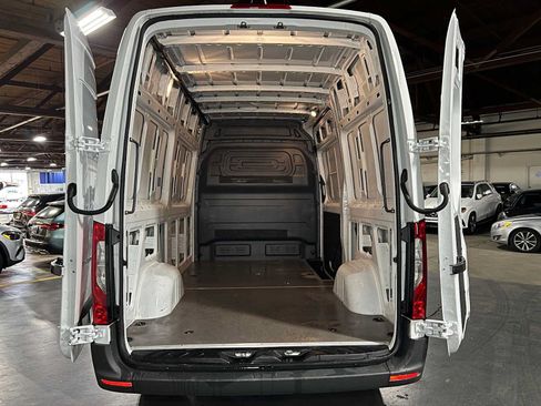 Used 2025 Mercedes-Benz Sprinter 2500 image 17