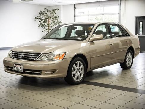 Used 2004 Toyota Avalon XL w/ Luxury Pkg FWD image 3