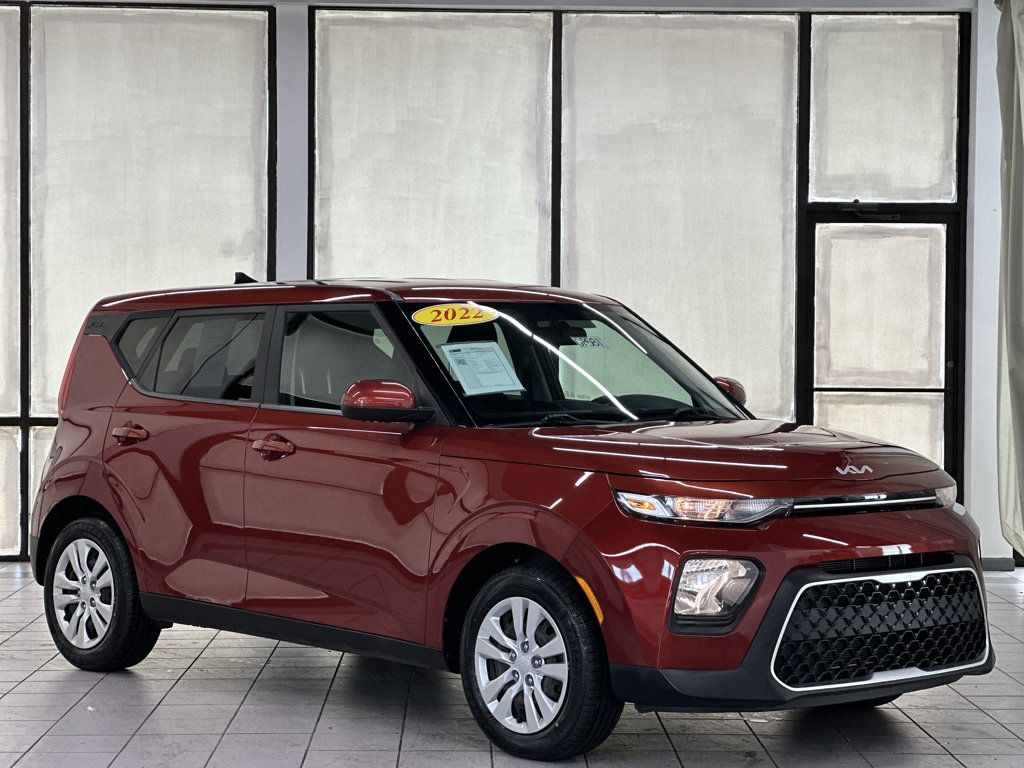 Used 2022 Kia Soul LX FWD image 1