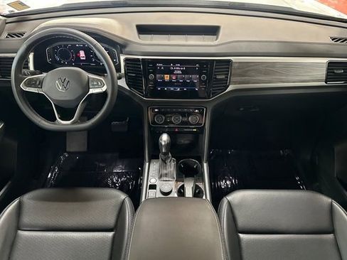 Certified 2022 Volkswagen Atlas Cross Sport SE image 17