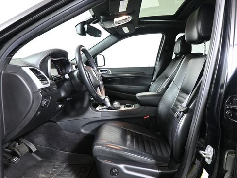 Used 2018 Jeep Grand Cherokee Limited AWD/4WD image 3