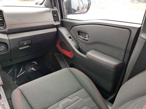 Used 2023 Nissan Frontier PRO-4X w/ Pro Convenience Package image 18