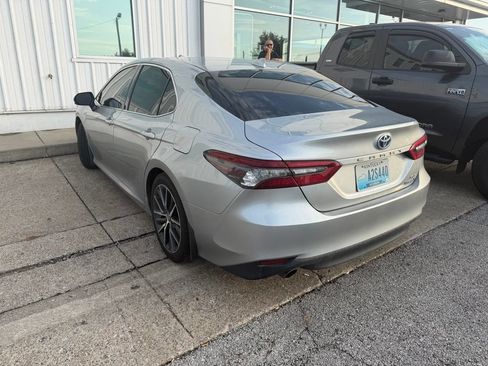Used 2021 Toyota Camry XLE w/ Navigation Upgrade Package FWD image 4
