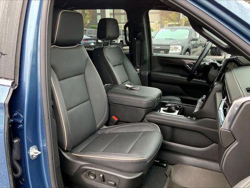 Used 2025 GMC Yukon XL Elevation image 8