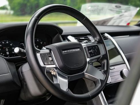 Used 2023 Land Rover Discovery HSE R-Dynamic AWD/4WD image 19