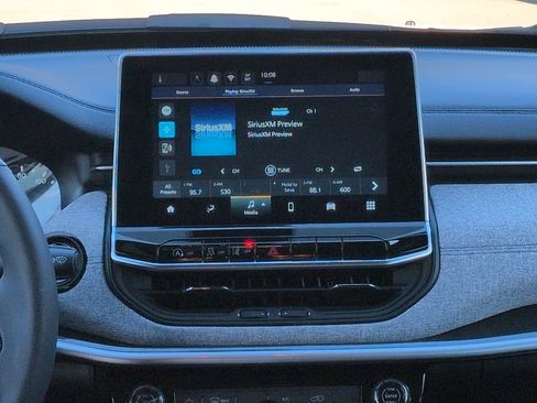 Certified 2024 Jeep Compass Latitude image 17