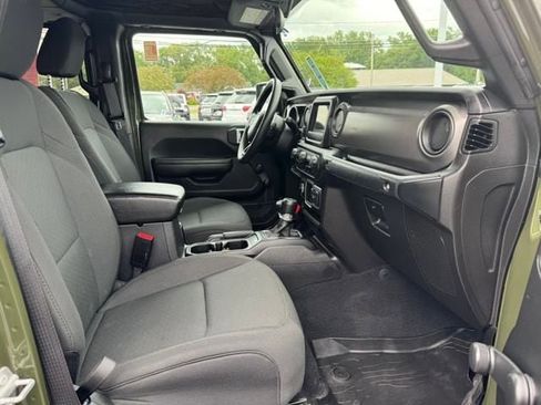 Used 2022 Jeep Gladiator Sport image 11