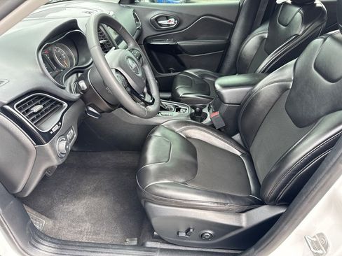 Used 2020 Jeep Cherokee Latitude Plus FWD image 24