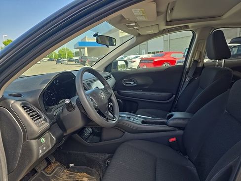 Used 2017 Honda HR-V EX image 8
