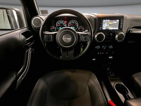 Used 2018 Jeep Wrangler Unlimited Rubicon w/ Connectivity Group AWD/4WD image 8