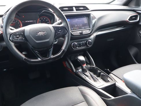 Used 2023 Chevrolet TrailBlazer RS w/ Sun and Liftgate Package FWD image 5