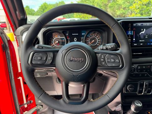 Used 2024 Jeep Wrangler Unlimited Sport AWD/4WD image 15