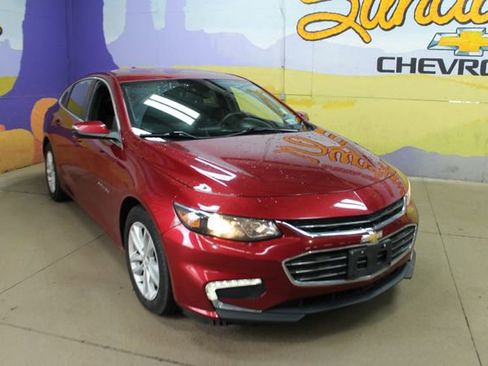 Used 2017 Chevrolet Malibu LT image 4