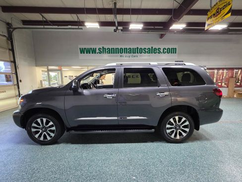 Used 2018 Toyota Sequoia Limited w/ Safety & Convenience Package AWD/4WD image 11