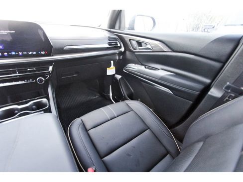 Used 2025 Chevrolet Traverse High Country w/ LPO, Floor Liner Package FWD image 12